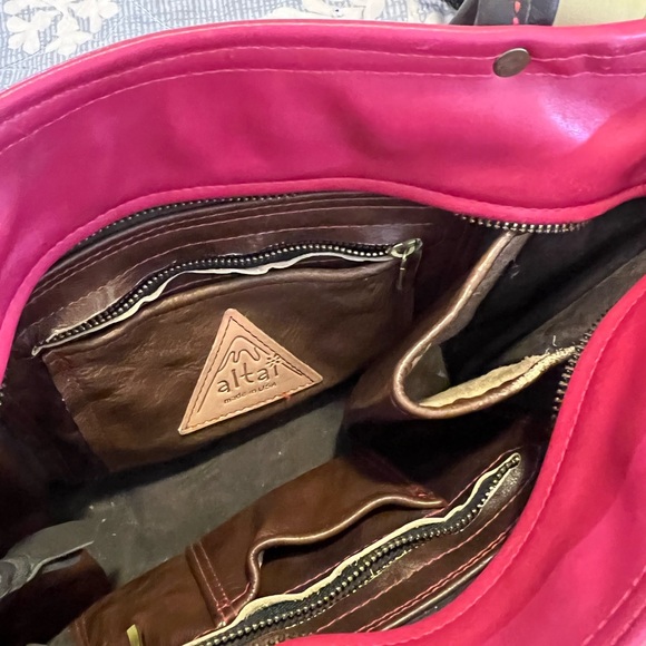 ALTAI MADE IN USA ART BAG RED BROWN LEATHER VGUC CHICAGO BULLS RED COLOR - Picture 12 of 16